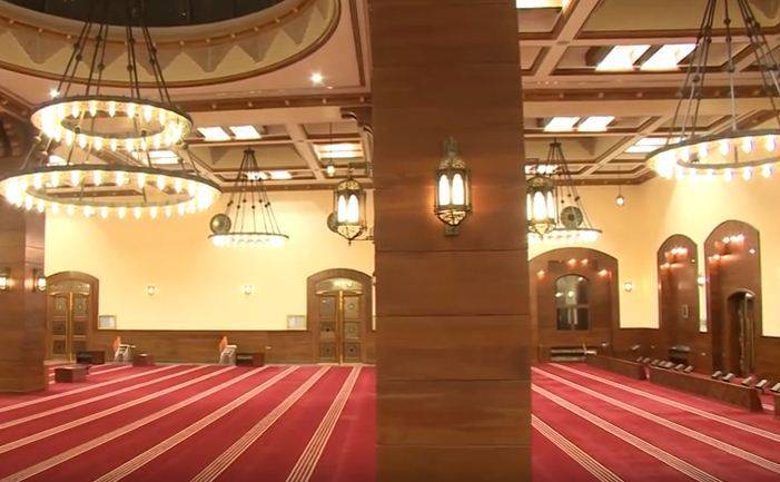 بالفيديو... وفاة معلم فايز أثناء أداء الصلاة في العقبه