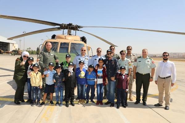 العميد الطيار النقرس يستقبل مرضى السرطان من مبادرة حرير.... صور