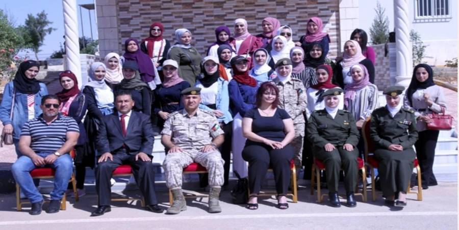 وفد من جامعة اليرموك يزور مركز تدريب المراة العسكرية