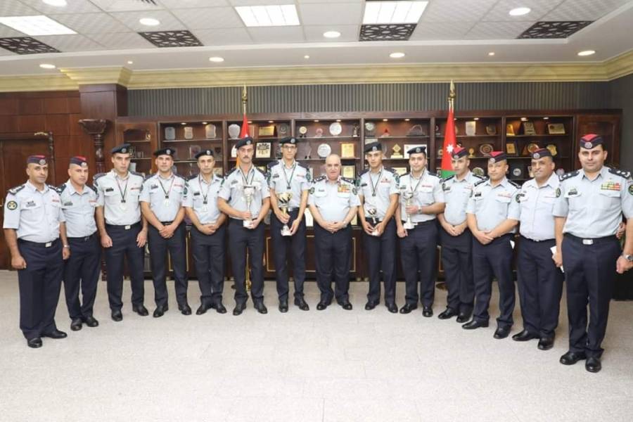 اللواء البزايعه يكرم الفائزين بمسابقة القدرة والتحمل