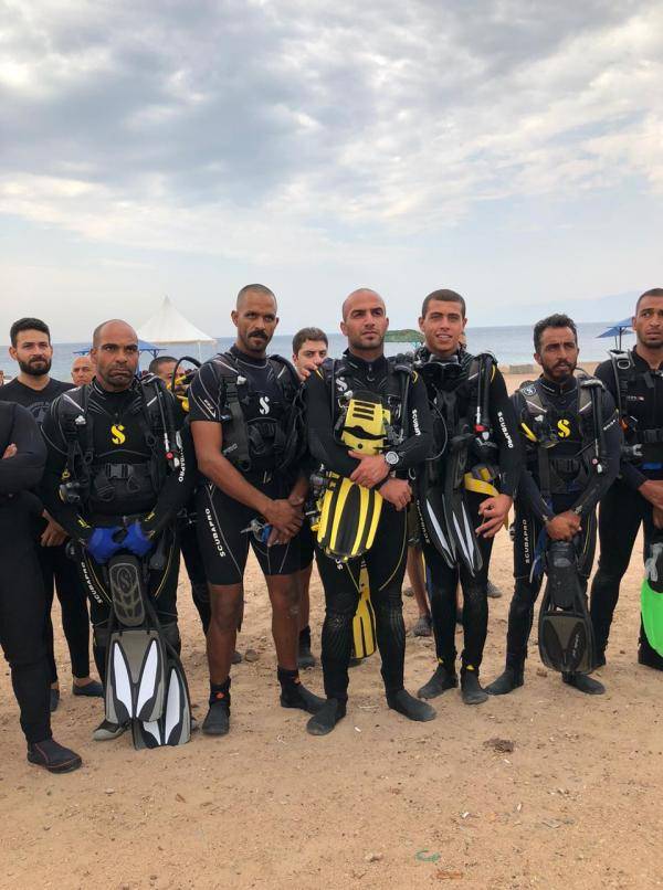 400 غطاس لتنظيف الشاطئ الجنوبي بالعقبة