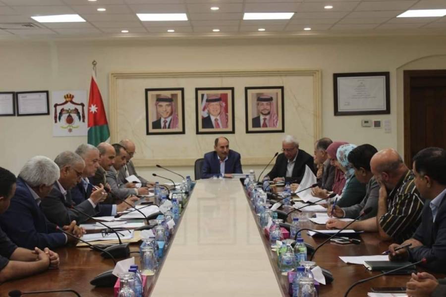 العموش: يطلع على جاهزية مديريات الأشغال لخطة طوارئ الشتاء