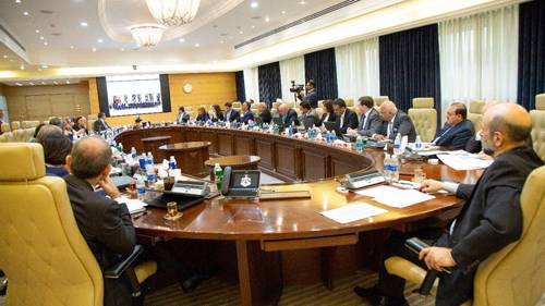 حكومة الرزاز “من الداخل”: أوضاع “غير مريحة” وخلافات بين سلامة حماد و3 وزراء وأيمن الصفدي وكناكرية