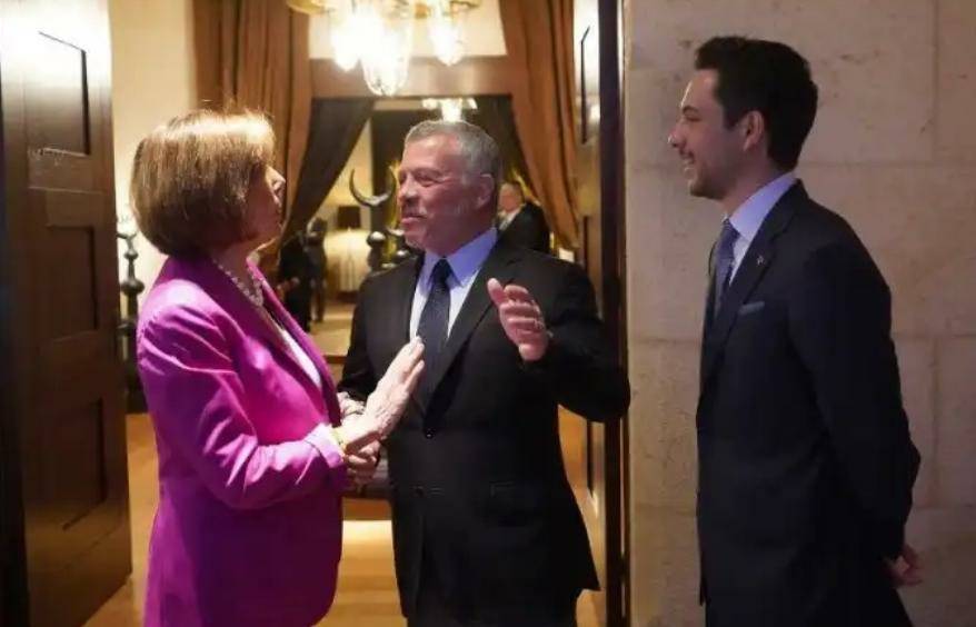 الملك يلتقي وفداً من أعضاء مجلس النواب الأميركي برئاسة رئيس المجلس نانسي بيلوسي