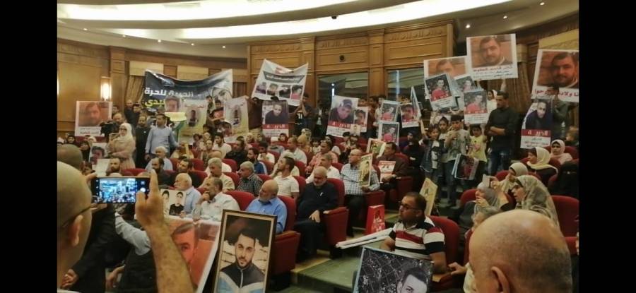 التقى وزير الخارجية وشؤون المغتربين ايمن الصفدي مساء اليوم الاثنين في مبنى الوزارة بأهالي الأردنيين في السجون الإسرائيلية.