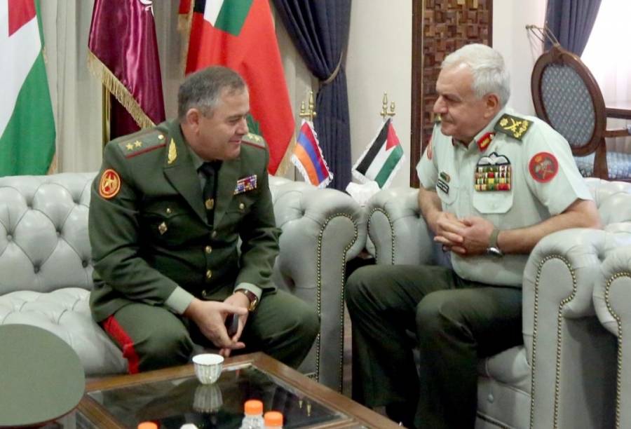 اللواء الحنيطي يستقبل رئيس أركان القوات المسلحة في جمهورية أرمينيا