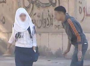 شاب يخلع بنطاله أمام إحدى مدارس الإناث في جرش