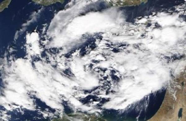 صورة لسحابة عملاقة تقترب من الأردن