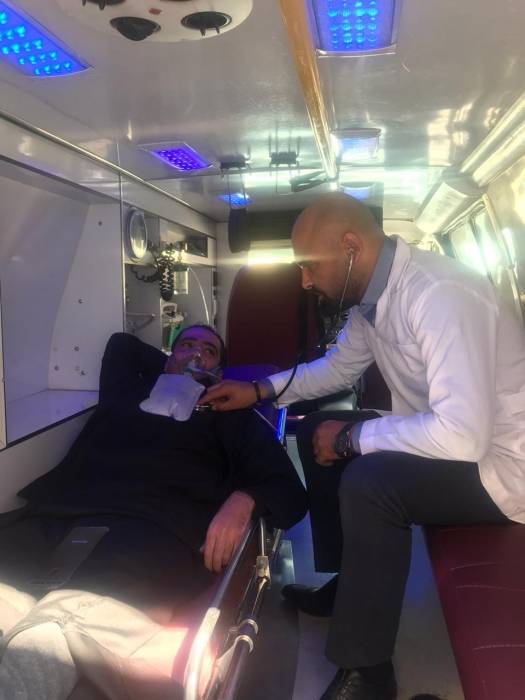 نقل المريض الغنميين  إلى المستشفى... صور