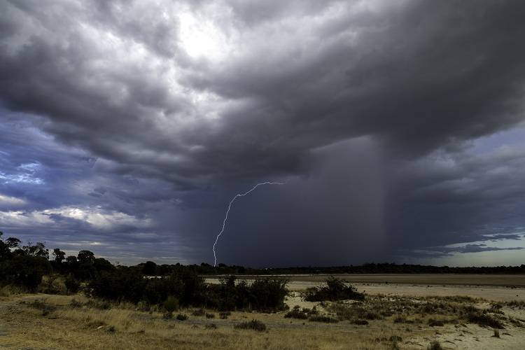 فرصة لأمطار رعدية في شمال ووسط المملكة