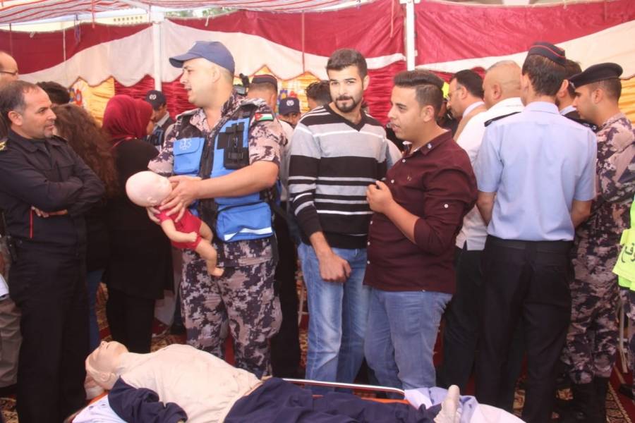 الدفاع المدني يُنظم مبادرة (حياتك بتهمنا)  في محافظة الكرك... صور