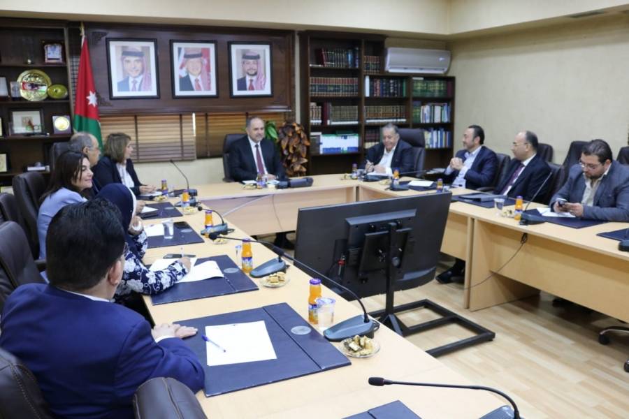 البطاينة يحاضر في الأردنية حول مؤشرات سوق العمل واهمية التعليم المهني والتقني