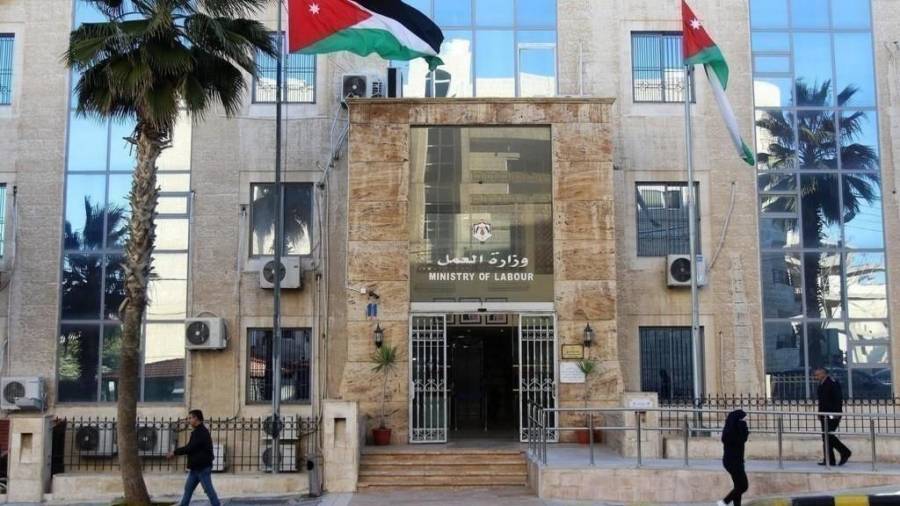 ضبط 150 عاملا وافدا مخالفا لقانون العمل وانذار منشآت مخالفة بالإغلاق