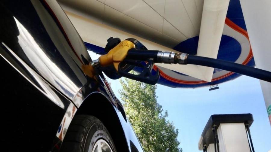 تخفيض أسعار بنزين أوكتان 90 والسولار والكاز للشهر المقبل