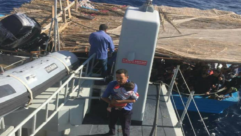 البحرية الليبية تنقذ 200 مهاجر قبالة سواحل البلاد