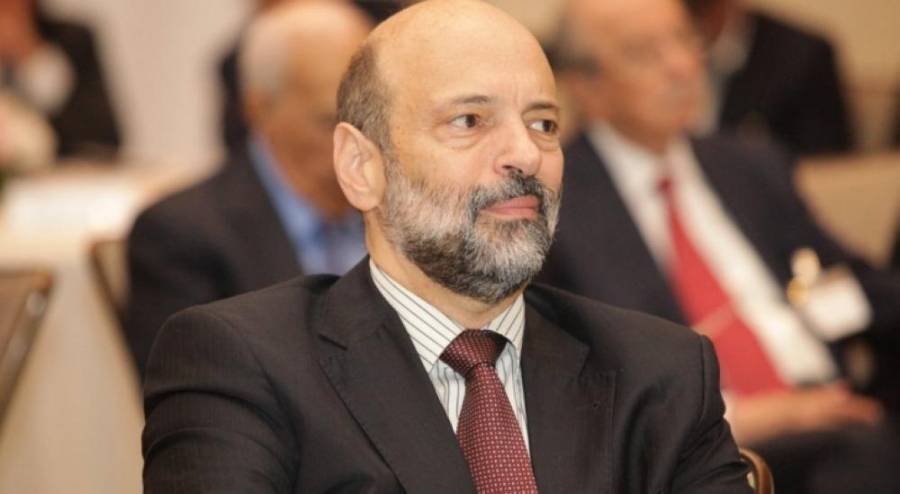 الرزاز: الحكومة ستنحاز للقطاعات والشركات التي تشغل الأردنيين