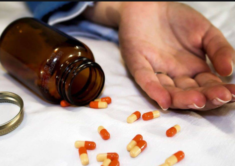 فتاة تحاول الانتحار من خلال شرب كميات كبيرة من الادوية في الزرقاء .. والامن يحقق