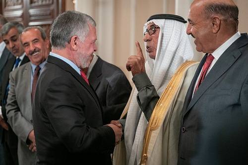 الملك يلتقي شيوخ وجهاء وممثلي عشائر العجارمة ..صور