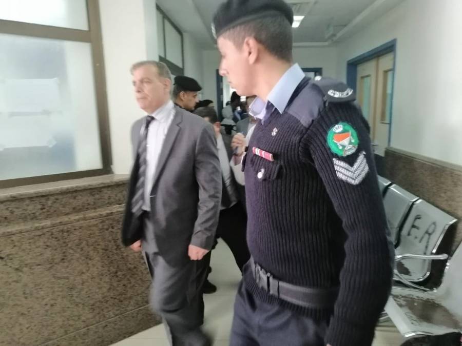 عاجل : وزير الصحة يصل مستشفى جرش لتفقد المصابين في حادثة طعن السياح الاجانب