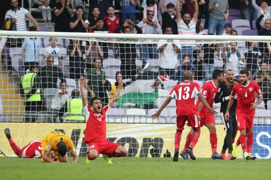 المنتخب الاسترالي يصل الاردن.. وأرنولد للاعبيه لن نفكر بالماضي ولا عذر أمامنا