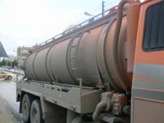 توقيف أصحاب (3) صهاريج تلقي ( زيبار الزيتون) في مصادر المياه