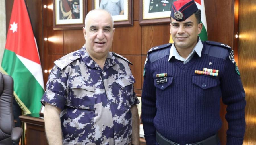 البزايعه يكرم الملازم العموش  لإخماد حريق صهريج بمنطقة طواحين العدوان