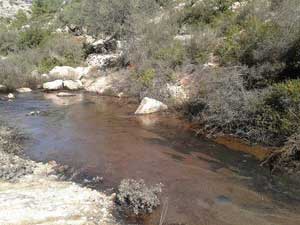 جرش: ضبط مكب لمياه الزيبار غير مرخص