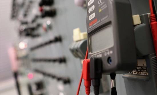 خفض التعرفة الكهربائية لقطاعات صناعية وزراعية