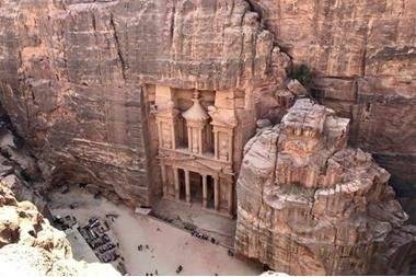 الفرجات: عام 2020 سيشهد تغيراً ملموساً للخدمات في البترا