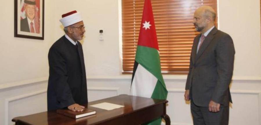 قاضي القضاة يؤدي اليمين القانونية