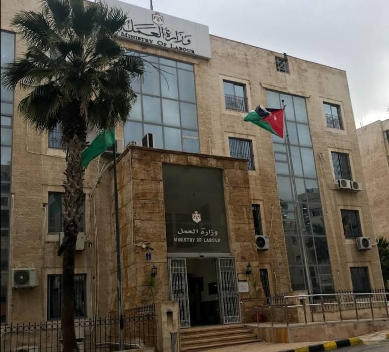 العمل : المعلومات المتعلقة حول  إصدار تصريح المياومة (الحر ) غير صحيح