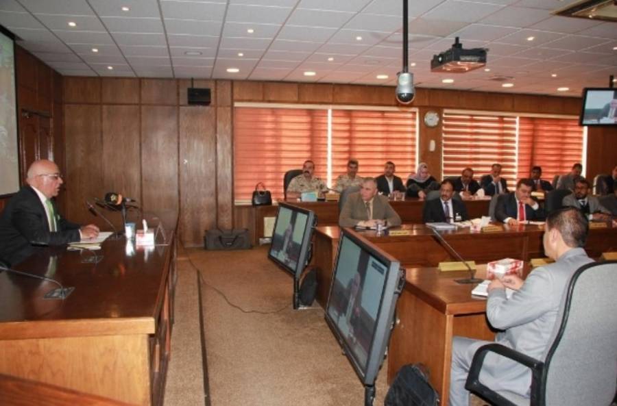 وزير الشؤون السياسية والبرلمانية يحاضر في كلية الدفاع