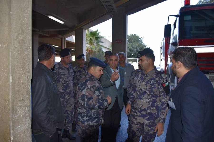 تمرين وهمي لإدخال آليات الدفاع المدني الى حرم مستشفى الملك المؤسس عبدالله الجامعي... صور