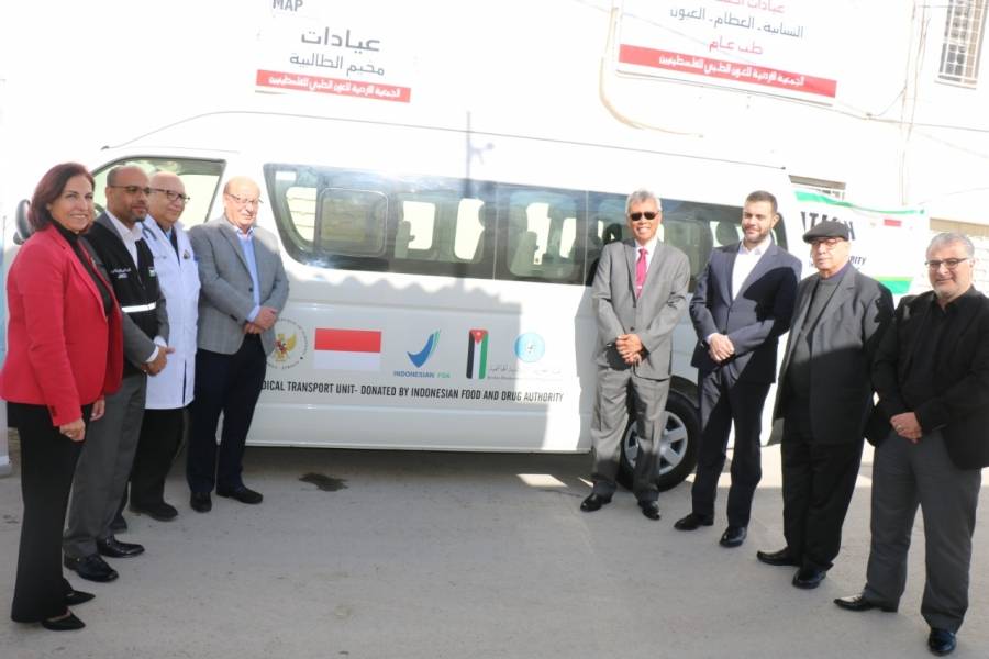 الغذاء والدواء الاندونيسية تتبرع بباص للعون الطبي الفلسطيني من خلال الخيرية الهاشمية... صور