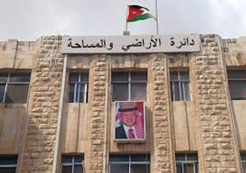 الأراضي  ترد على المسلماني