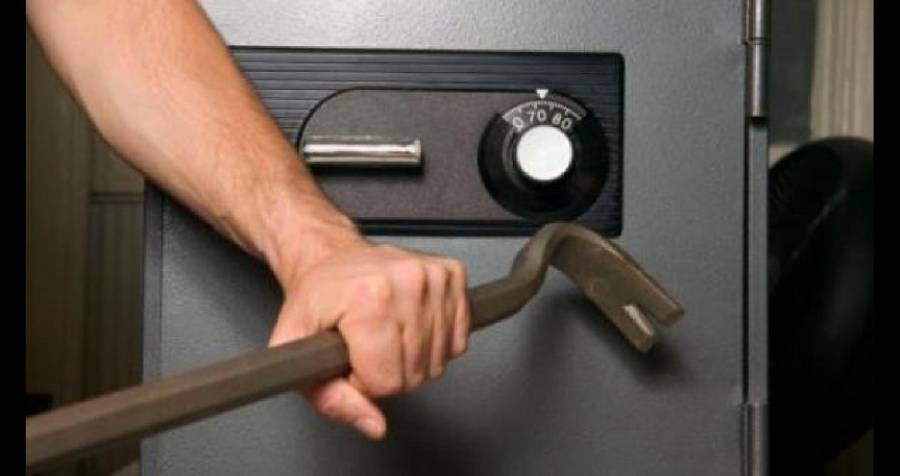 حدث يسرق 35 ألف دينار بالاشتراك مع ثلاثيني