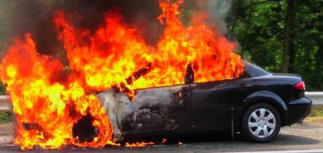 إخماد حريق مركبة في محافظة المفرق