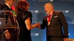 الإفتاء تهنئ الملك بجائزة رجل الدولة  الباحث لعام 2019