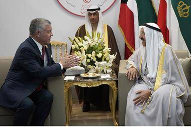 الملك يعزي أمير دولة الكويت