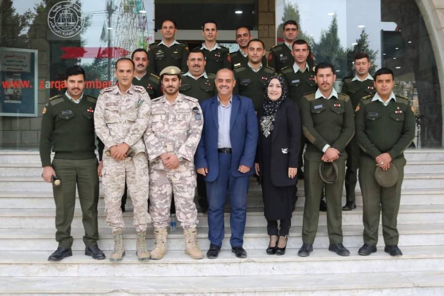 غرفة تجارة الزرقاء تستقبل وفد كلية الأمير الحسين الفنية العسكرية