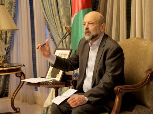 الرزاز: سنمضي قدما بإجراءات تحفز النمو الاقتصادي وتحسن الرواتب والأجور