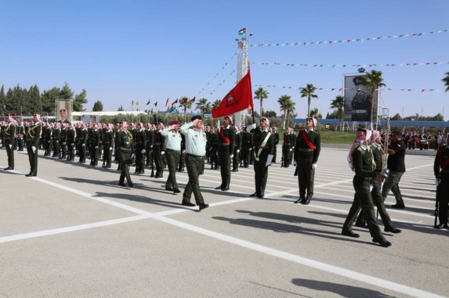 رئيس هيئة الأ ركان المشتركة يرعى تخريج دورة الضباط المهنيين رقم 20