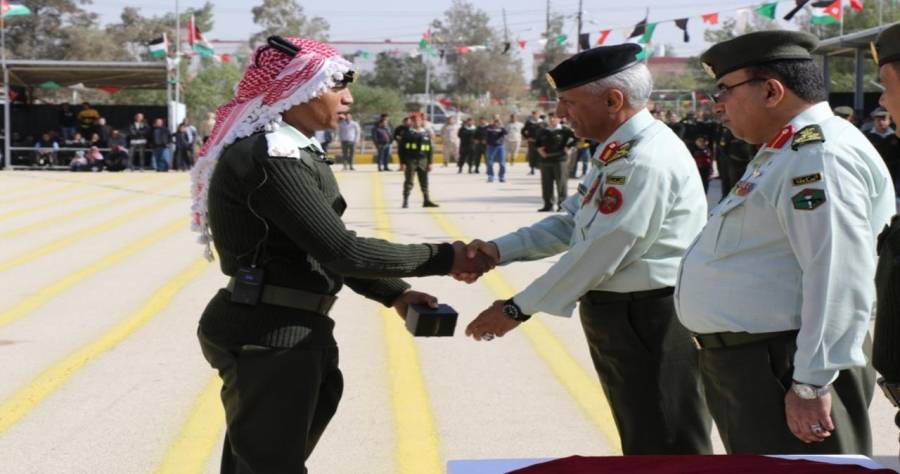 اللواء الرقاد يرعى تخريج دورة مستجدين في مدرسة الملك طلال العسكرية