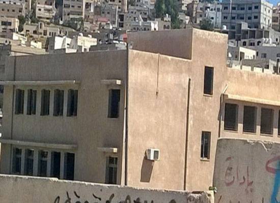 شبان يقتحمون مدرسة رملة بنت أبي سفيان بالزرقاء ويعتدون على الطالبات