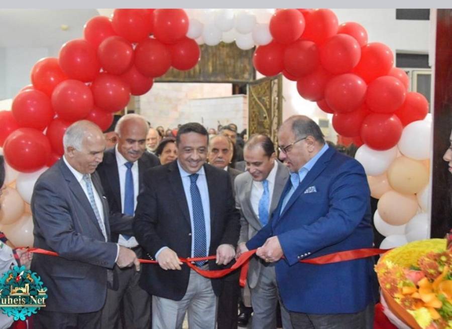 الداوود يفتتح بازاراً في الفحيص بمناسبة قرب الأعياد المجيدة... صور