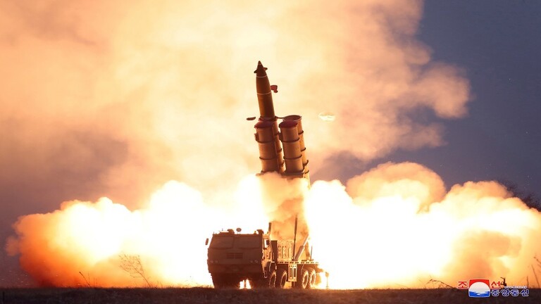 كيم جونغ أون أشرف شخصيا على اختبار منصة لإطلاق صواريخ من عيار ضخم