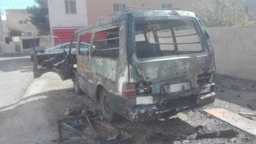 مجهولون يقدمون على حرق باص في مأدبا