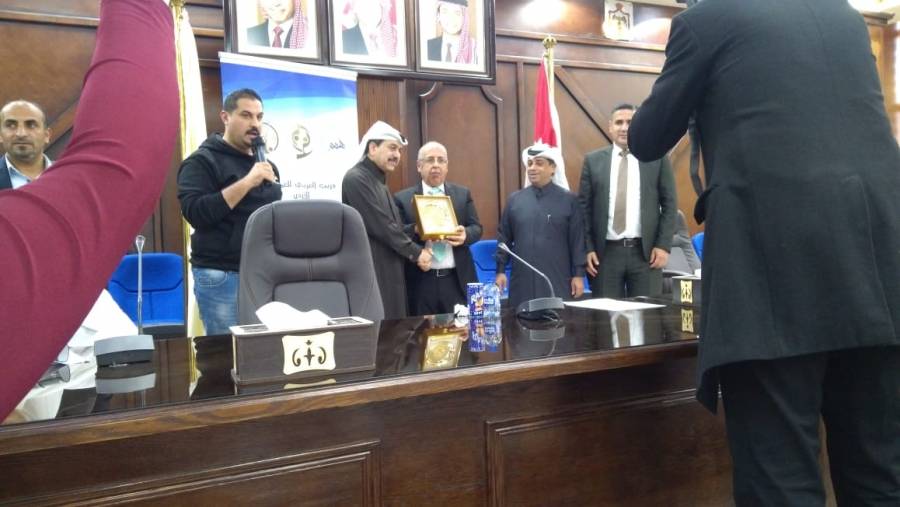 الاتحاد العربي للعمل التطوعي يكرم رطروط