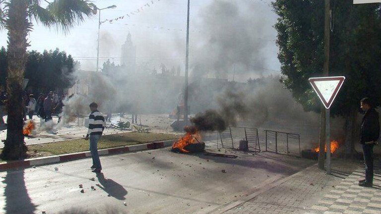 اشتباكات بين الشرطة التونسية ومحتجين على الفقر والتهميش جنوبي البلاد