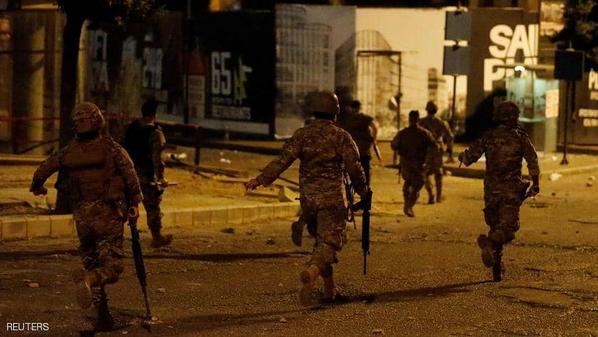 قطع طرق واحتجاجات في لبنان.. ورفض للخطيب